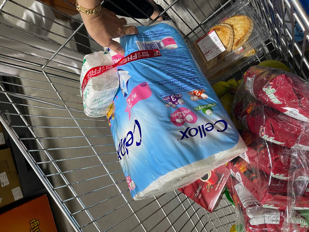 Da Houg Heng Enterprise highlights hygienic products at Makro Cambodia